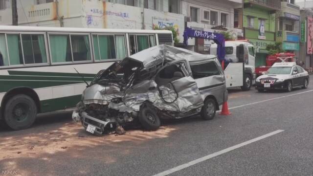 スクールバスとワゴン車衝突 運転手１人死亡 生徒もけが 沖縄 | NHKニュース