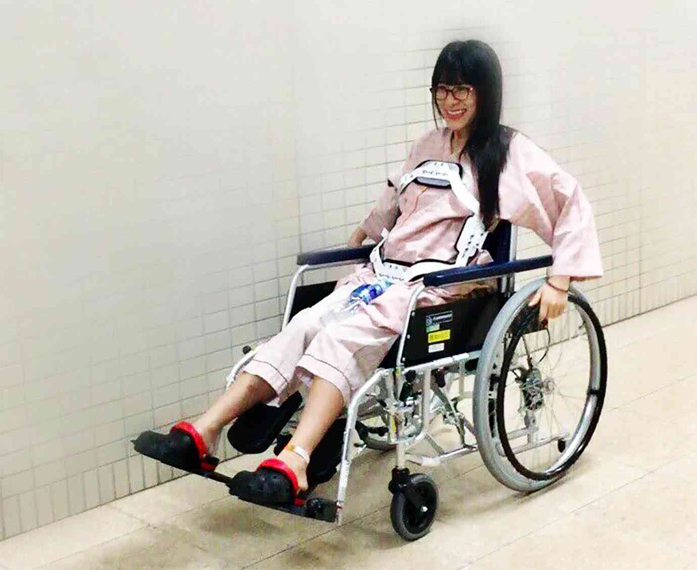 【大炎上】仮面女子アイドル猪狩ともかさんにライターが心無い発言をして炎上「車椅子アイドルとしての成功がほぼ約束された」