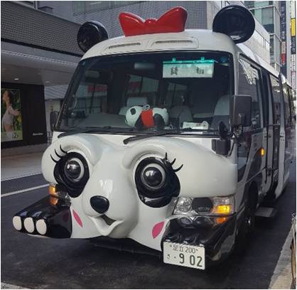 シャンシャンで注目の上野で「パンダバス」無料運行中！ 外見も車内もまるっとパンダモチーフ