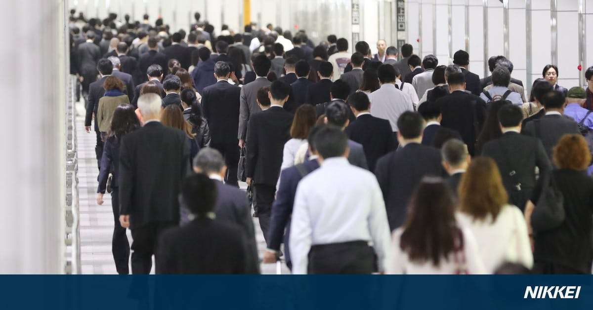 女性の賃金、16年は男性の73%　格差解消なお遠く: 日本経済新聞