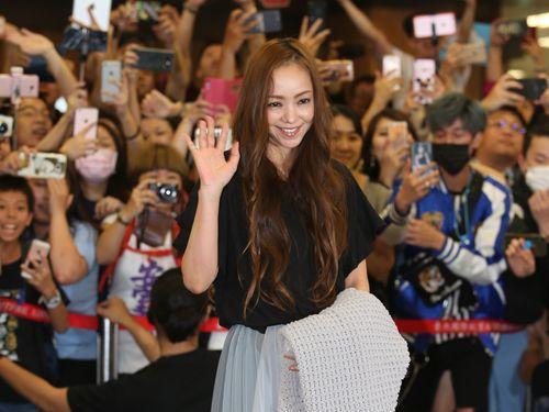 安室奈美恵、台湾を訪問  空港にファン500人  大歓声で迎えられる（中央社フォーカス台湾） - Yahoo!ニュース