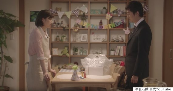 「さ、洗い流そ。」牛乳石鹸のPR動画に困惑が止まらない...