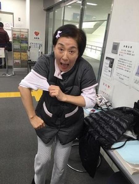 ヒッチハイクしてるみたいな画像を貼るトピ
