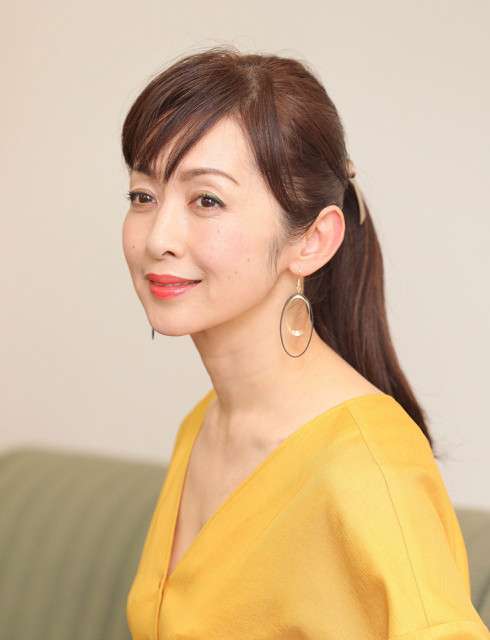 斉藤由貴、テレビ初登場の長女の「普通のお母さんよりスリリングな方が好き」に涙ぐむ : スポーツ報知