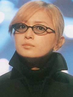 浜崎あゆみ、「可愛すぎる」珍しいメガネ姿の自撮りに絶賛の声が相次ぐ