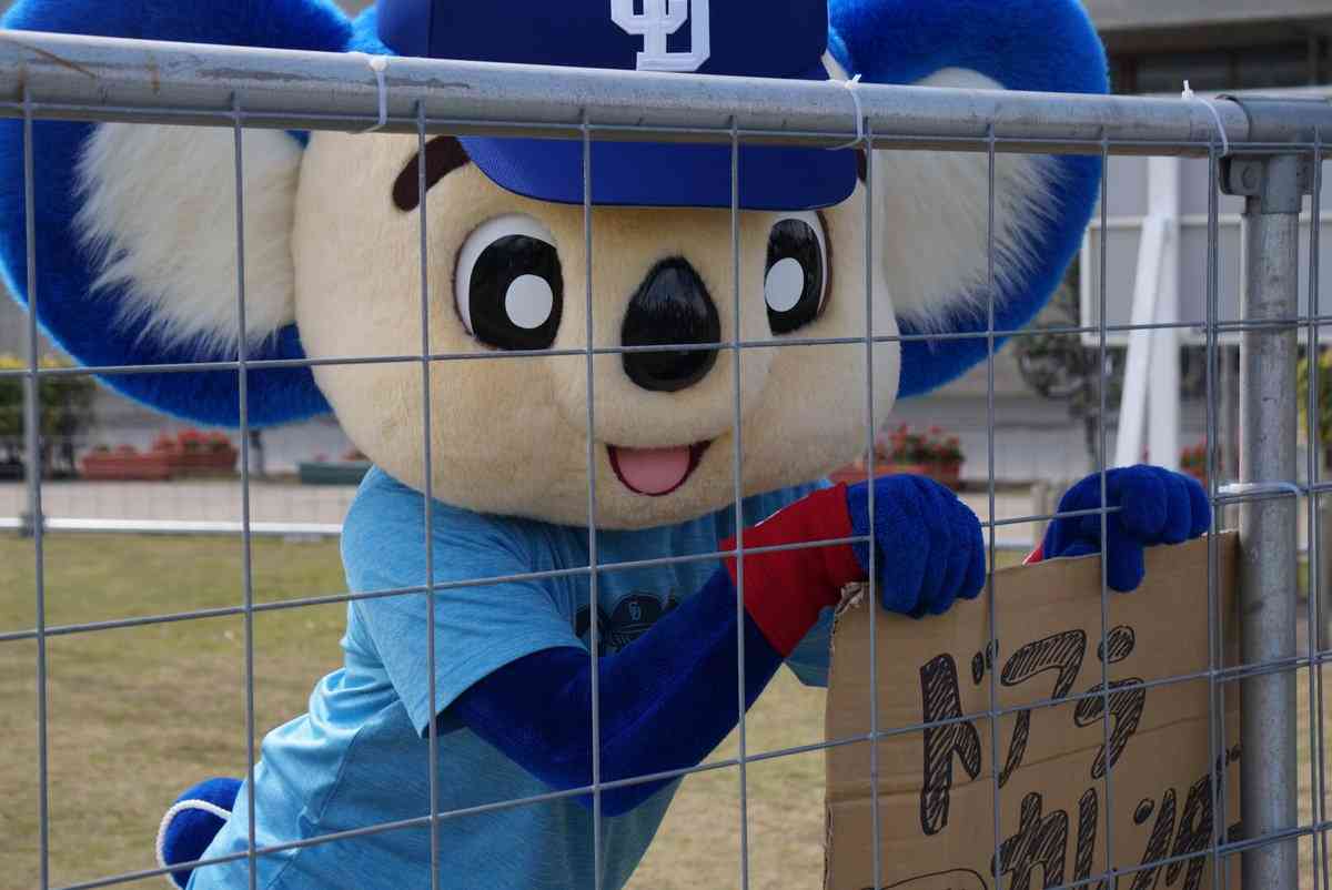 中日のドアラがまさかのファンサービス　少女は「驚きのあまり声を出せないでいた」