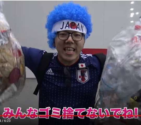 ヒカキンがW杯試合終了後の渋谷でゴミ拾い、またも好感度UPしてしまう　「マナーを守って日本代表を応援しましょう！」