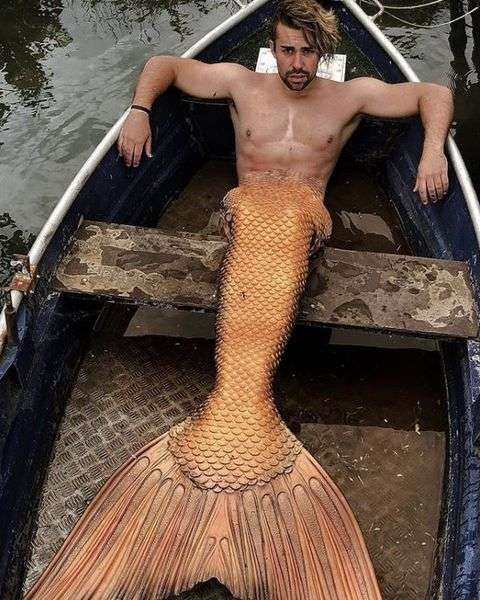 リトルマーメイドに憧れた美しき「人魚男」、1500ドル費やして手に入れた「尾」