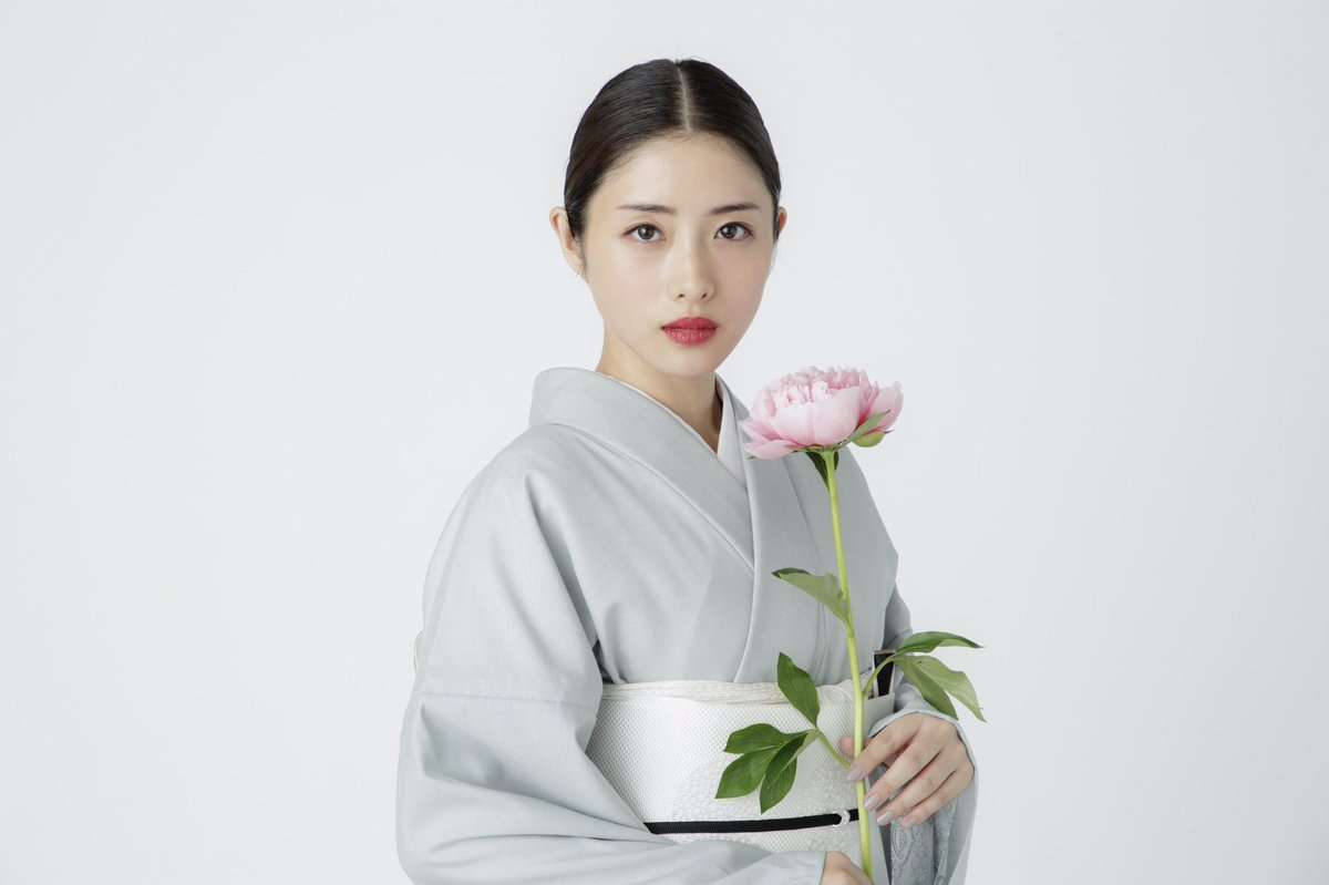 石原さとみ、着物姿のオフショットに「美しすぎ」「かわいい」の声続々