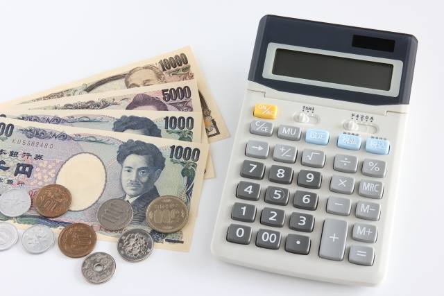 独身の方、1ヶ月に趣味に使う金額はいくらですか？