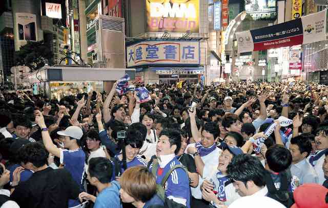 渋谷で歓喜の「ニッポン！」あわや将棋倒し大混雑（スポーツ報知） - Yahoo!ニュース