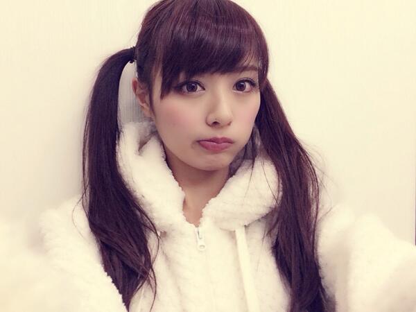 内田理央、ビキニ姿を披露 “美腹筋”に注目集まる「腹筋きれい」「憧れのスタイル」の声