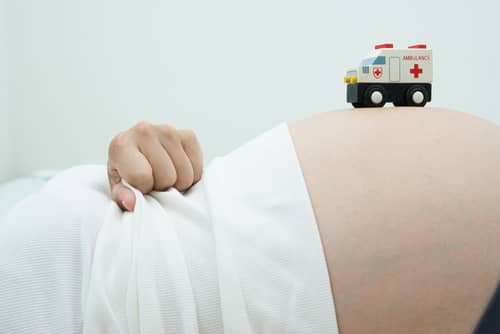   出産時の救急車は断られる！？陣痛タクシーと必要な出産準備