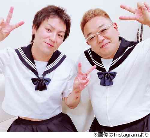 狩野英孝&サンドウィッチマン伊達みきお“セーラー服”姿が大好評
