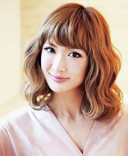 紗栄子、キュートな“でべそ”チラ見せショットに反響 「おへそかわいい」「素晴らしいスタイル」