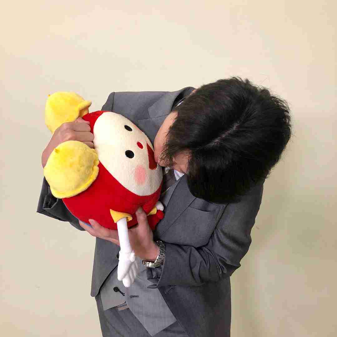田中圭「割と濃厚」な“ガチキス”を披露しファン大興奮
