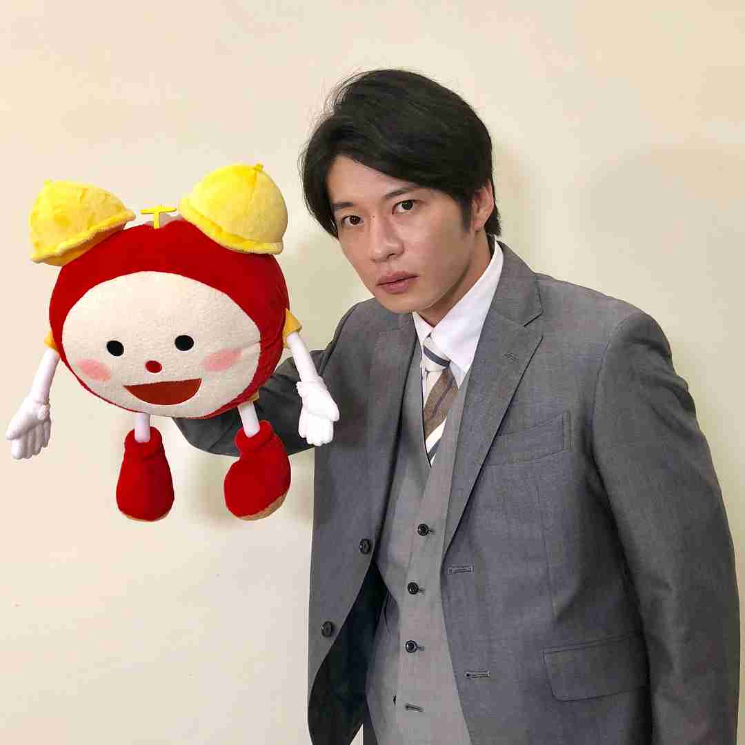 田中圭「割と濃厚」な“ガチキス”を披露しファン大興奮