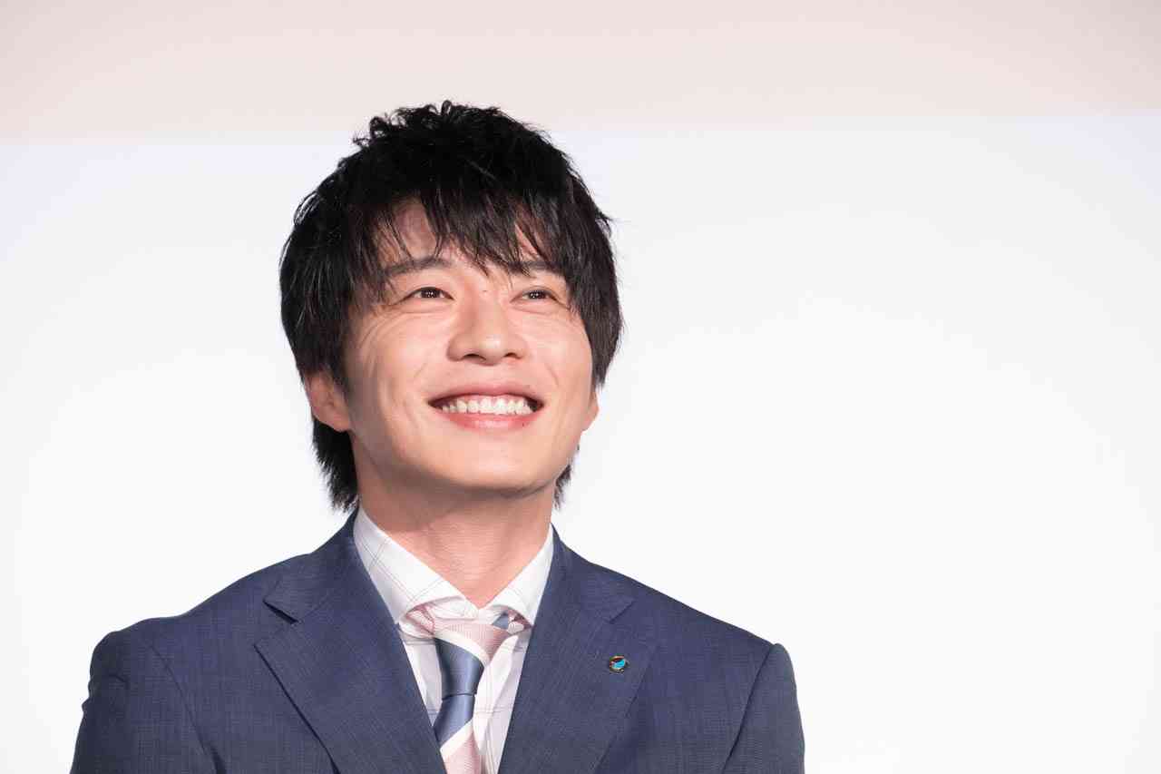 田中圭「割と濃厚」な“ガチキス”を披露しファン大興奮 | AbemaTIMES