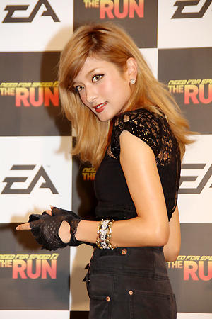 酒乱のローラ「いいとも」打ち上げでゲロ吐いて大暴れ!! タモリに近づき肩を叩き「ここ私の席！」：貴方の知らない日本