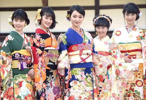 剛力彩芽、熱愛で浮かれすぎ!? ファンからの厳しい質問に「クソリプありがとう」と明るく返信！