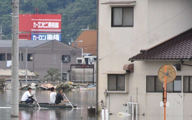 西日本豪雨：「見捨てたりしない」命救う無名のボート - 毎日新聞
