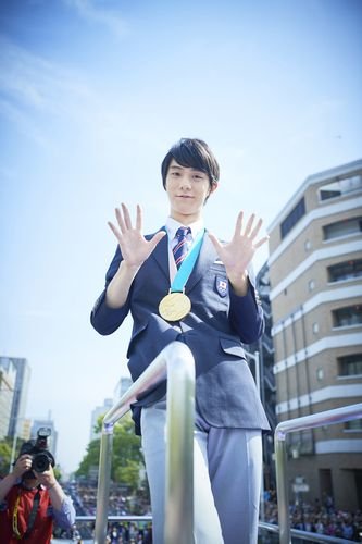 羽生結弦、サーシャ君との“天使すぎる1枚”が2万超反響　「破壊的可愛さ」の声も