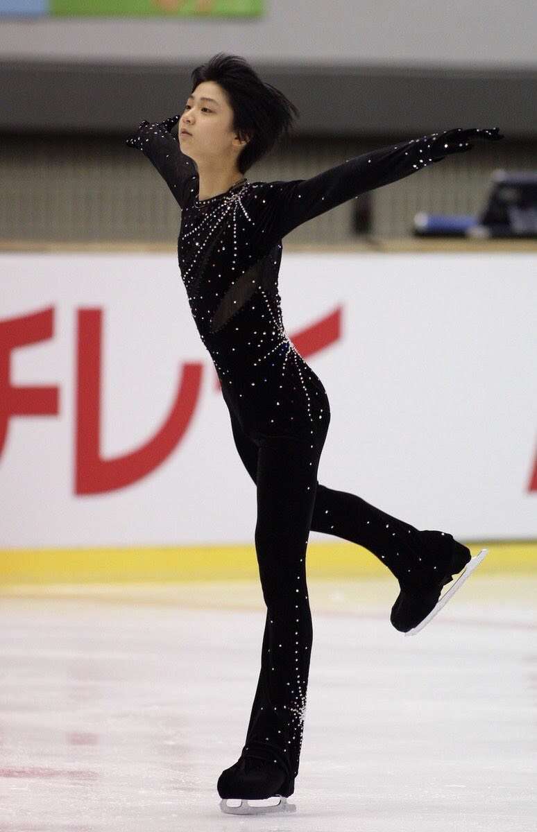 羽生結弦、サーシャ君との“天使すぎる1枚”が2万超反響　「破壊的可愛さ」の声も