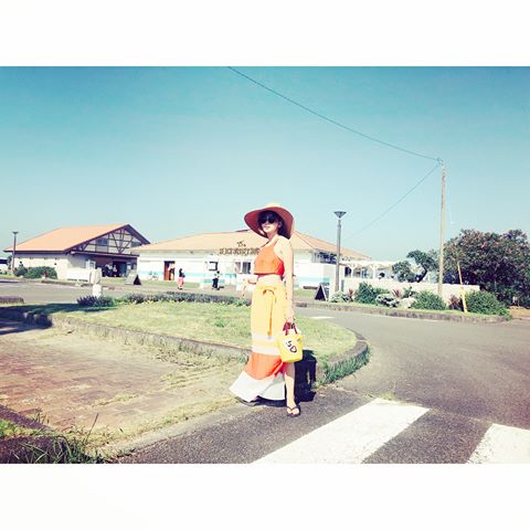 紗栄子、キュートな“でべそ”チラ見せショットに反響 「おへそかわいい」「素晴らしいスタイル」 | AbemaTIMES