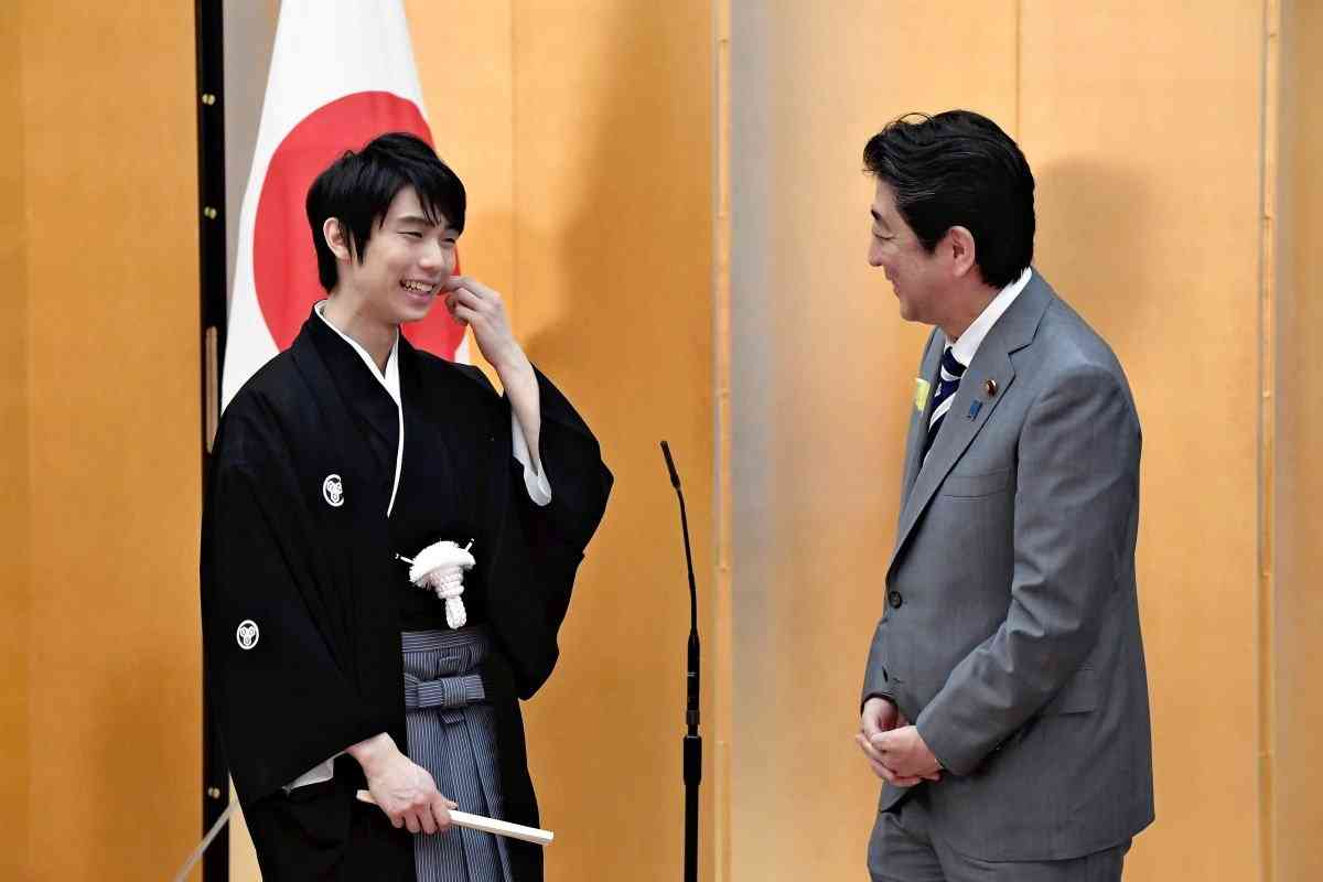 羽生結弦、サーシャ君との“天使すぎる1枚”が2万超反響　「破壊的可愛さ」の声も