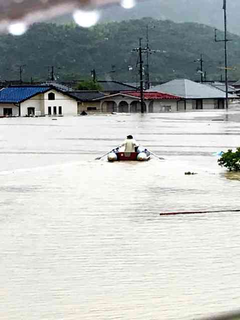 助けに行かな　救命４時間、倒れるまでボートこいだ青年：朝日新聞デジタル