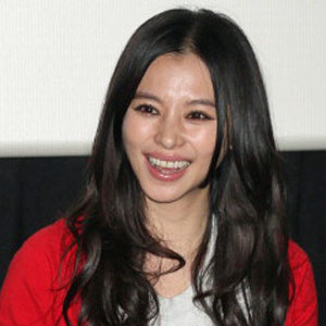 ビビアン・スーが43歳で第2子妊娠!?　点滴姿にファンから期待と心配の声が続々｜日刊サイゾー 