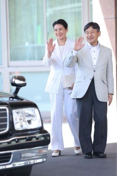 雅子さま、皇后になると公務も増加するため心配の声　美智子皇后の公務は年300件以上｜ニフティニュース