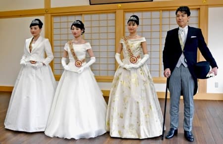 上賀茂神社が洋式の婚礼衣装　ロイヤルウエディング意識 - 京都新聞
