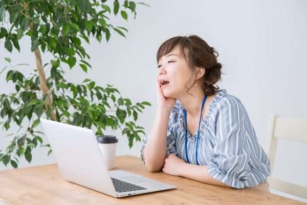 サマータイム廃止した奈良県庁、導入時の庁内で起きていたこと「生活リズム崩れて体調不良と眠気」「早く来ても早くは帰れない」 | キャリコネニュース