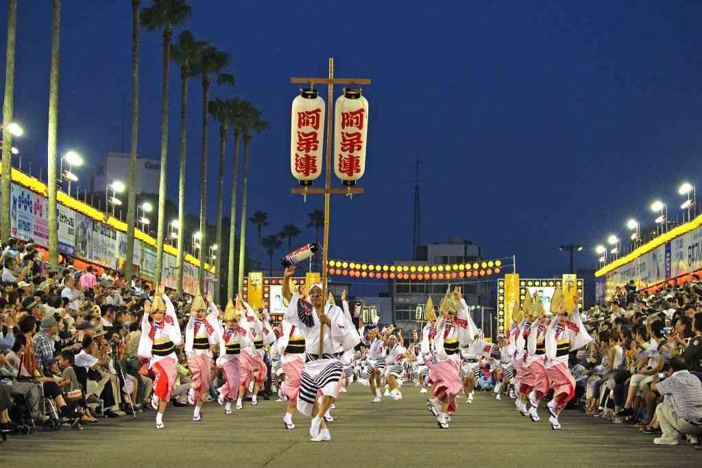 徳島市長が中止を命じた阿波おどり「総踊り」を13日夜に決行へ　「踊る阿呆は政治権力に屈しない」と協会理事長