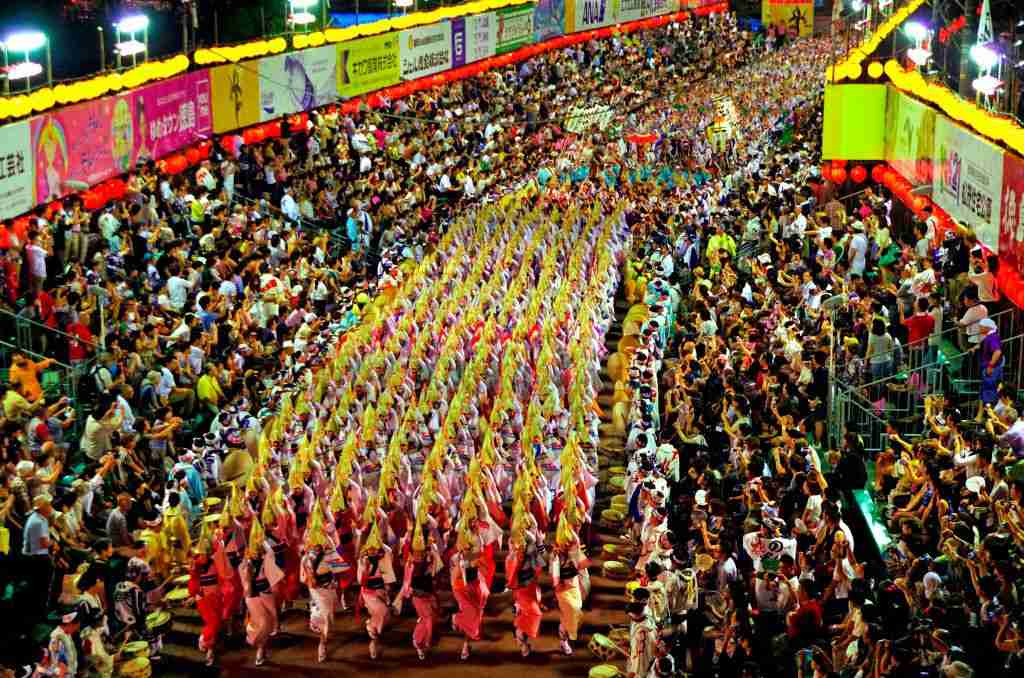 徳島市長が中止を命じた阿波おどり「総踊り」を13日夜に決行へ　「踊る阿呆は政治権力に屈しない」と協会理事長
