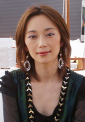 葉月里緒奈が3度目の結婚、大邸宅で二世帯生活開始