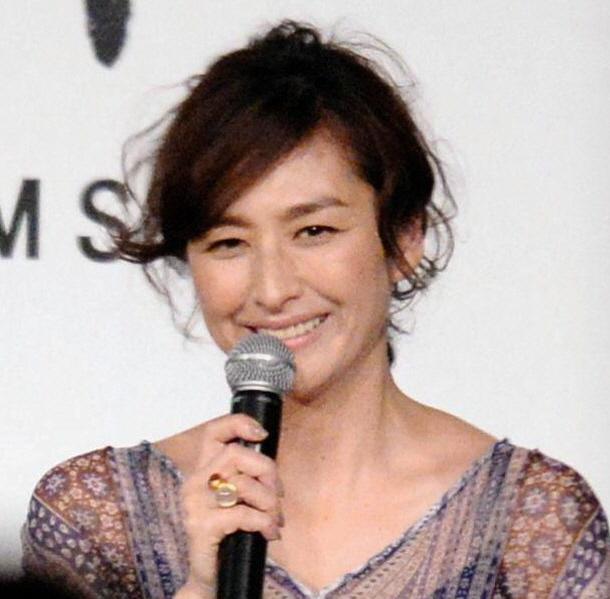 亜希　朝一番で両親のお墓参り…「いっぱいいっぱいお願い事」