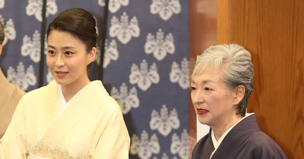 小林麻耶　電撃婚の裏にあった市川海老蔵母の婚活サポート奔走 | 女性自身