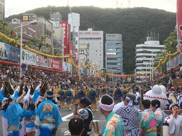 徳島市長が中止を命じた阿波おどり「総踊り」を13日夜に決行へ　「踊る阿呆は政治権力に屈しない」と協会理事長 (1/2) 〈dot.〉｜AERA dot. (アエラドット) 