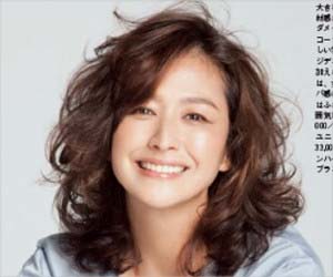 亜希　朝一番で両親のお墓参り…「いっぱいいっぱいお願い事」