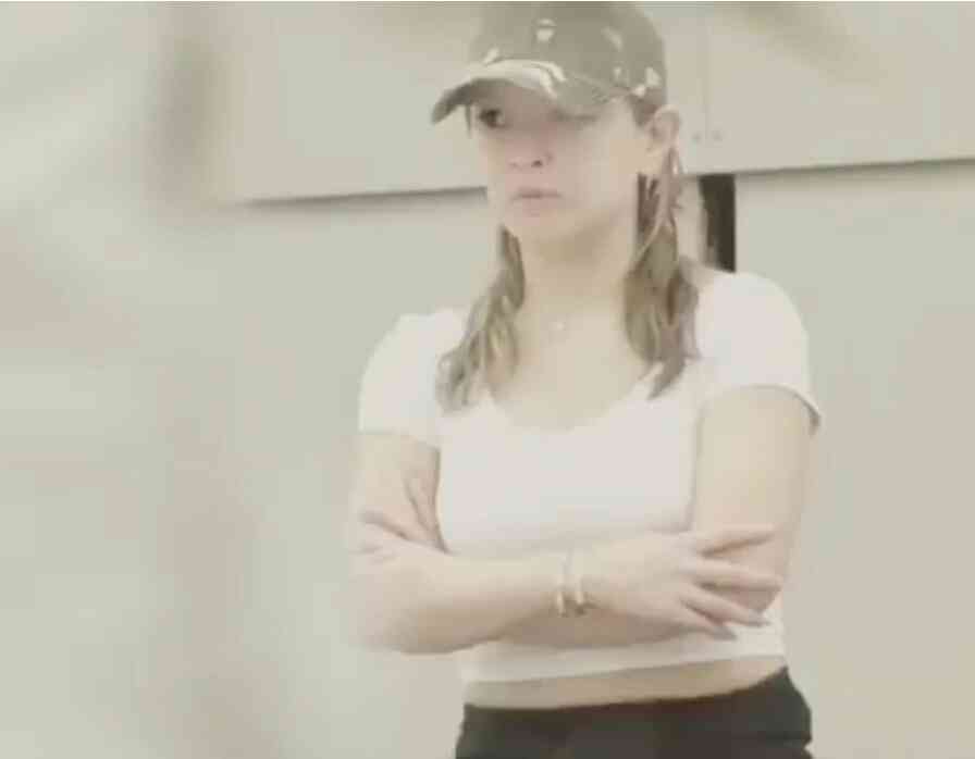 浜崎あゆみ、へそ出しウエアでトレーニング　引き締まった美腹筋とクビレがセクシー
