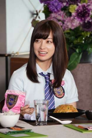 橋本環奈の食事仕草に篠原涼子がチクリ 「かわいいねえ、計算？」