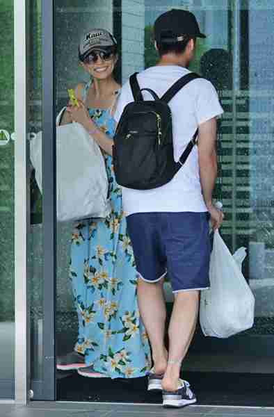 小林麻耶　電撃婚の裏にあった市川海老蔵母の婚活サポート奔走
