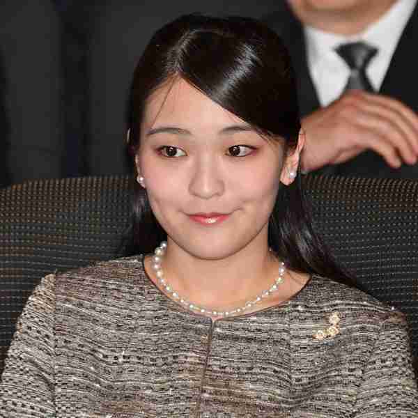 【眞子さまと小室圭さん結婚延期】小室さん"海外勤務"が結婚できない理由になると推測｜ニフティニュース