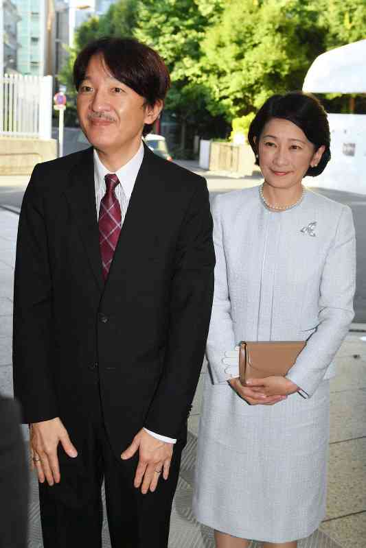 皇室：小室家側に「国民が納得できる説明を」秋篠宮ご夫妻 - 毎日新聞