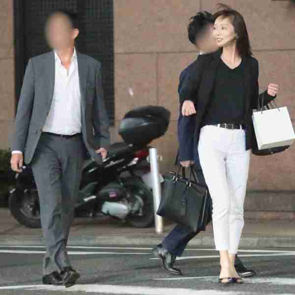 葉月里緒奈が3度目の結婚、大邸宅で二世帯生活開始