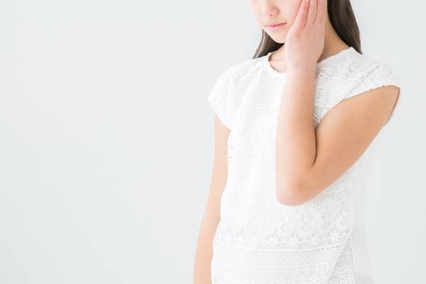 頭痛やイライラ…昔治療した銀歯が体の不調をもたらす可能性