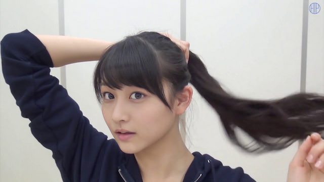 シンプルに一つに結ばれた髪型の芸能人がみたい。