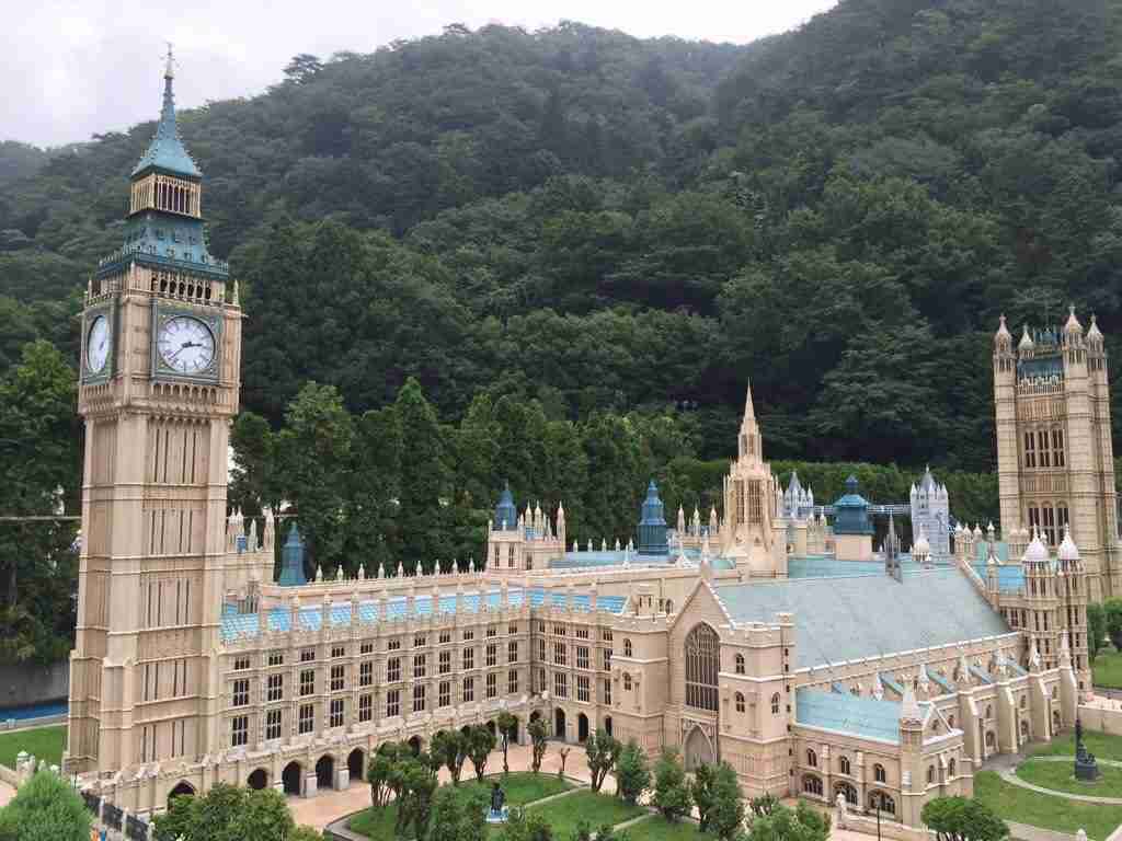 貼られた画像がどこの国なのか分かったらプラス